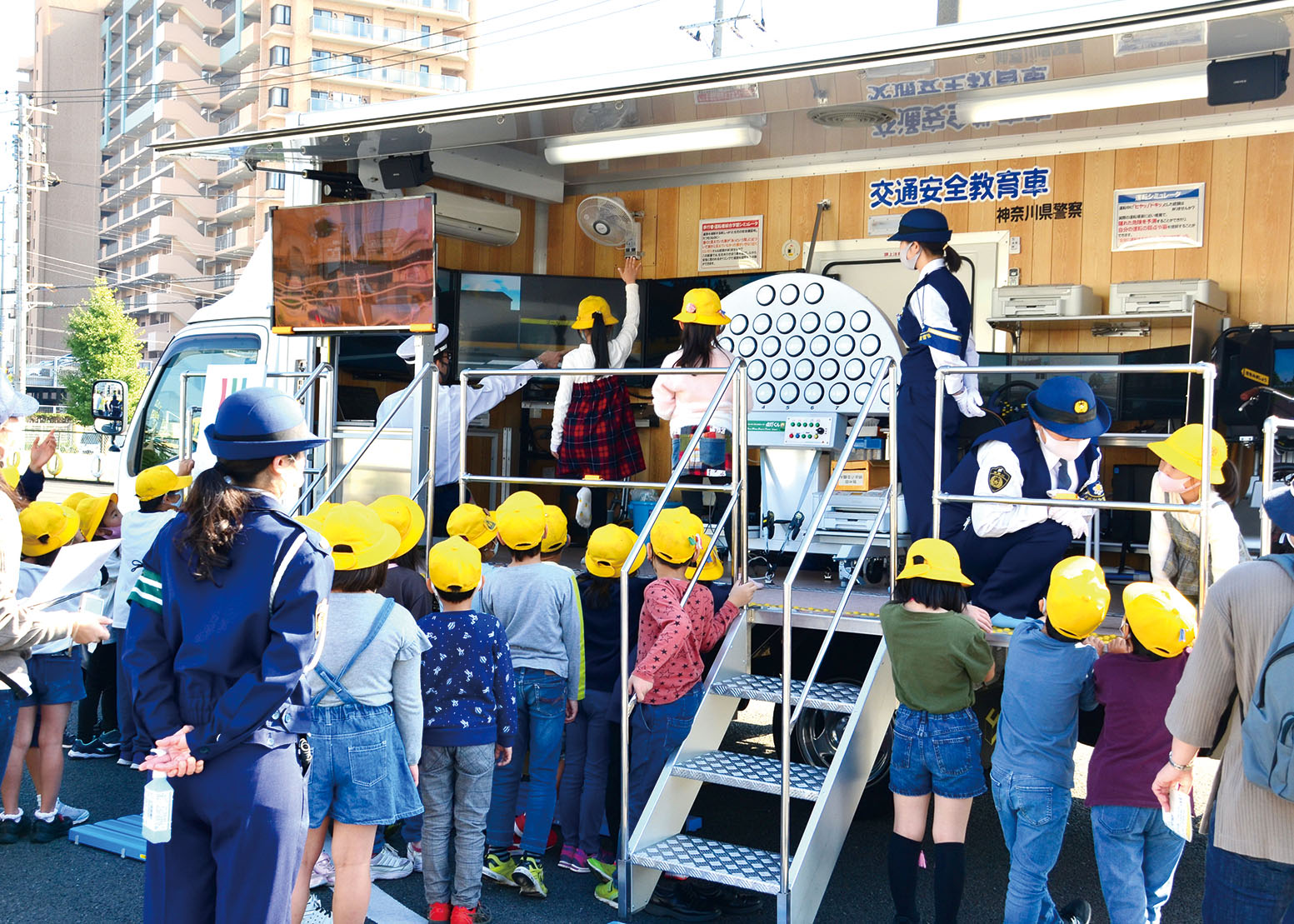 大野小学校２年生が交通安全学ぶ自動車教習所の定休日利用し開催 | 地域情報紙・湘南ジャーナルのウェブサイト